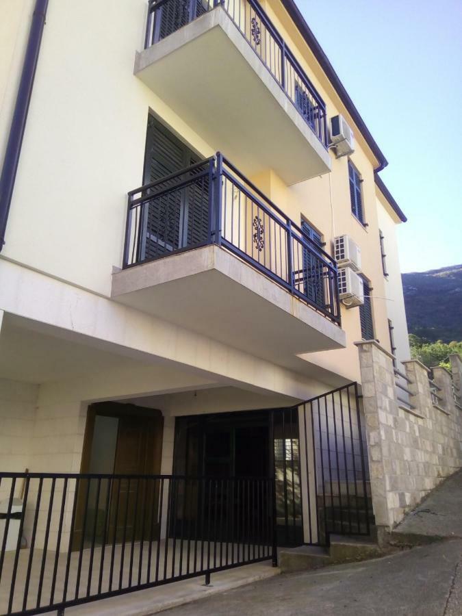 Apartmani Petrija Prčanj Exterior foto